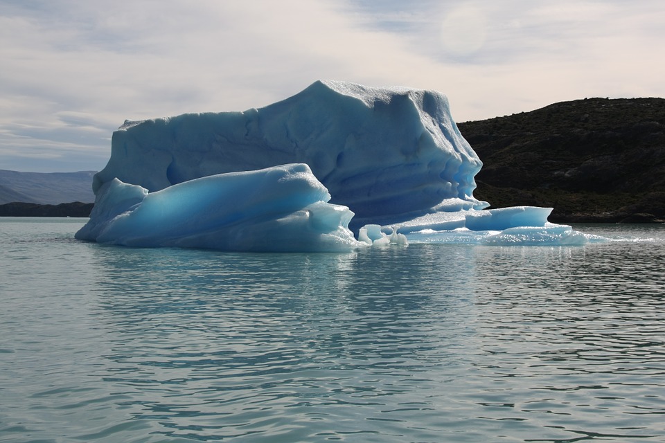 氷山の画像